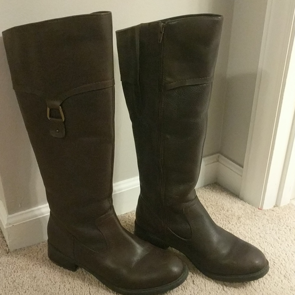 Dark brown Clarks leather boots with sherpa lining